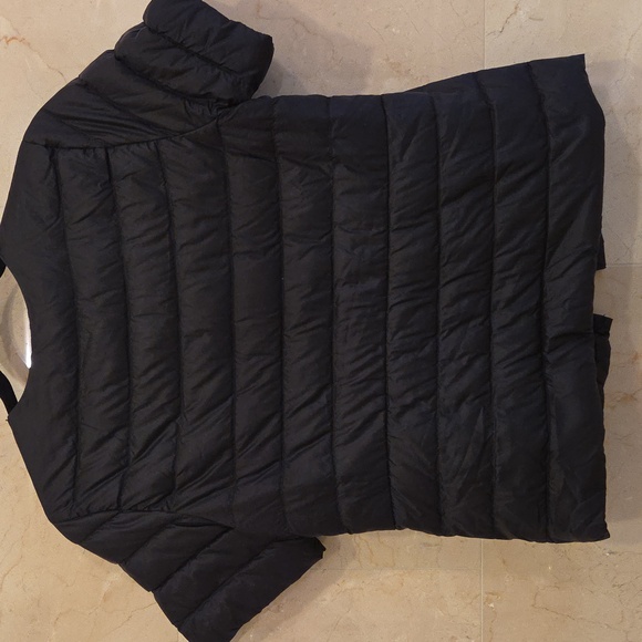 WOMEN'S BLACK UNIQLO LIGHT WEIGHT SHORT SLEEVE PUFFER JACKET COAT SZ XS $80 - Picture 3 of 4